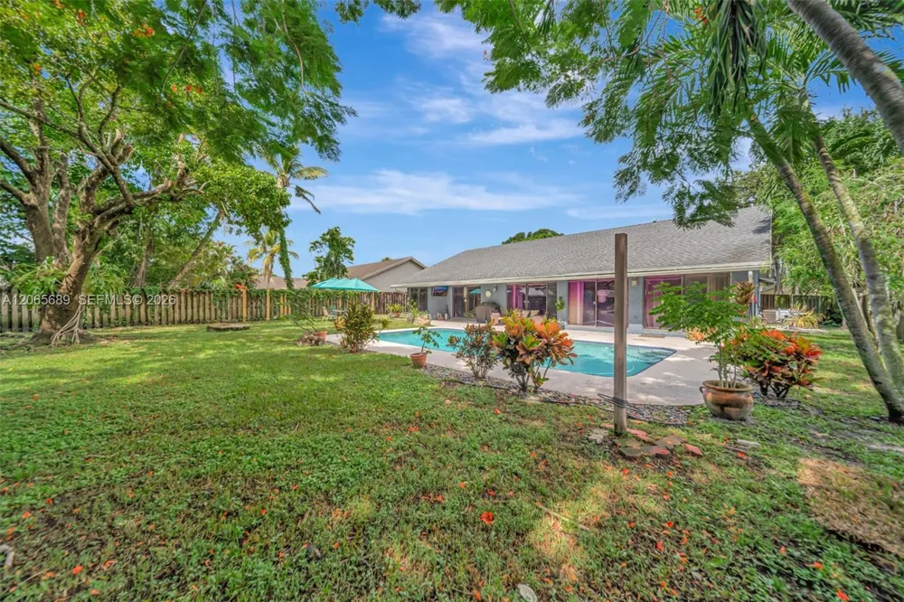 620 E Plantation Cir Plantation, FL 33324