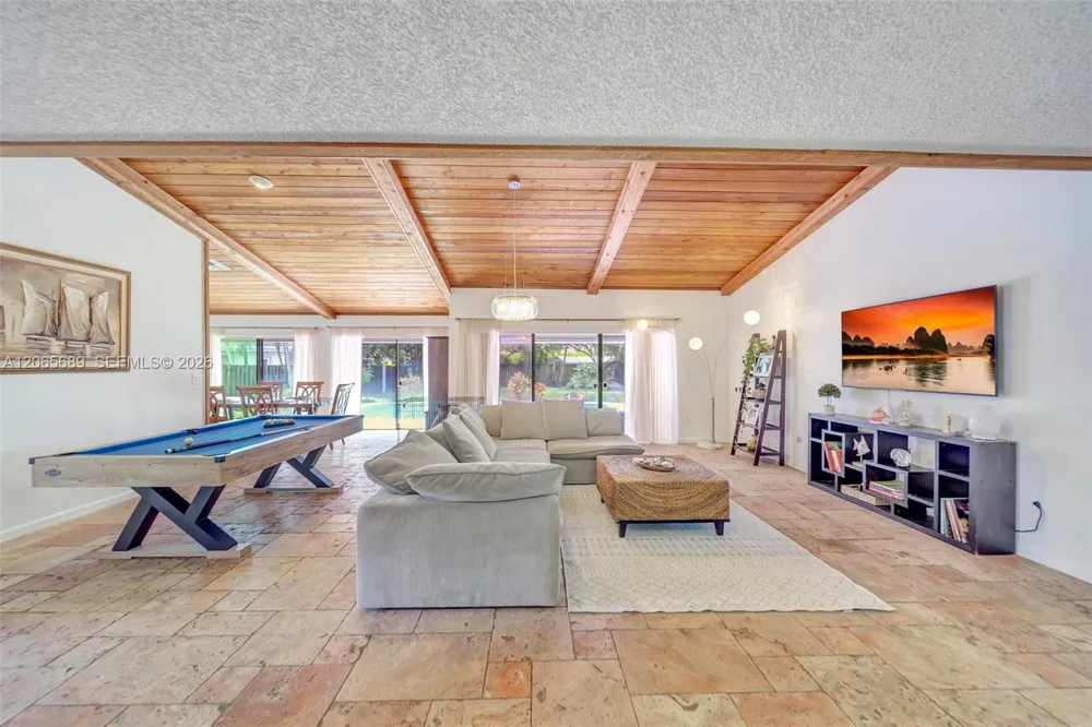 620 E Plantation Cir Plantation, FL 33324