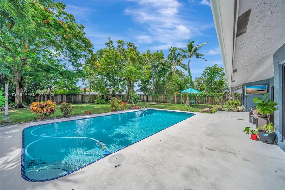 620 E Plantation Cir Plantation, FL 33324