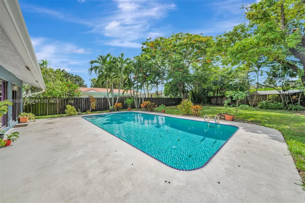 620 E Plantation Cir Plantation, FL 33324