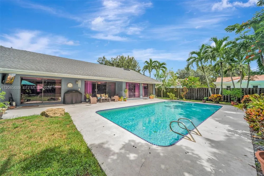 620 E Plantation Cir Plantation, FL 33324