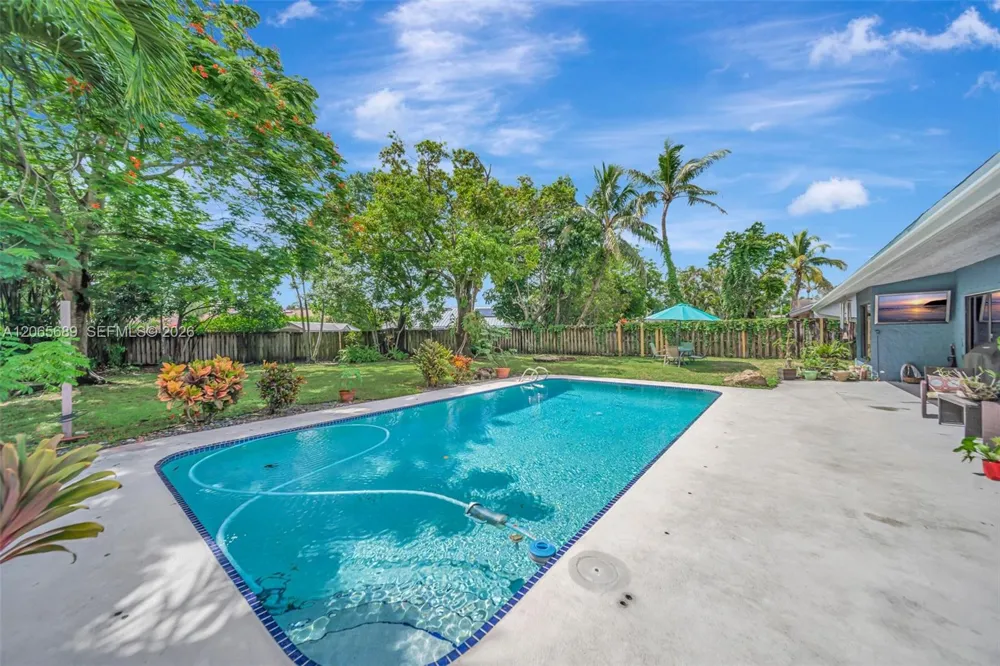 620 E Plantation Cir Plantation, FL 33324