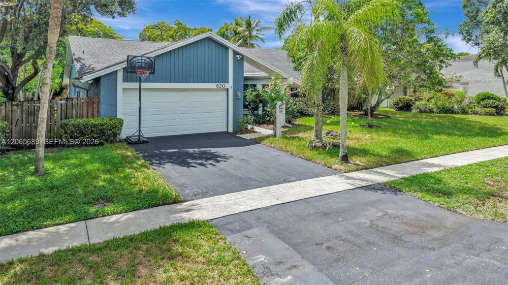 620 E Plantation Cir Plantation, FL 33324