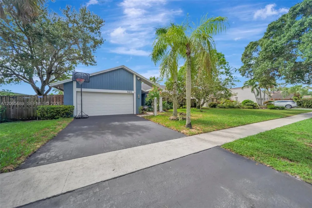 620 E Plantation Cir Plantation, FL 33324