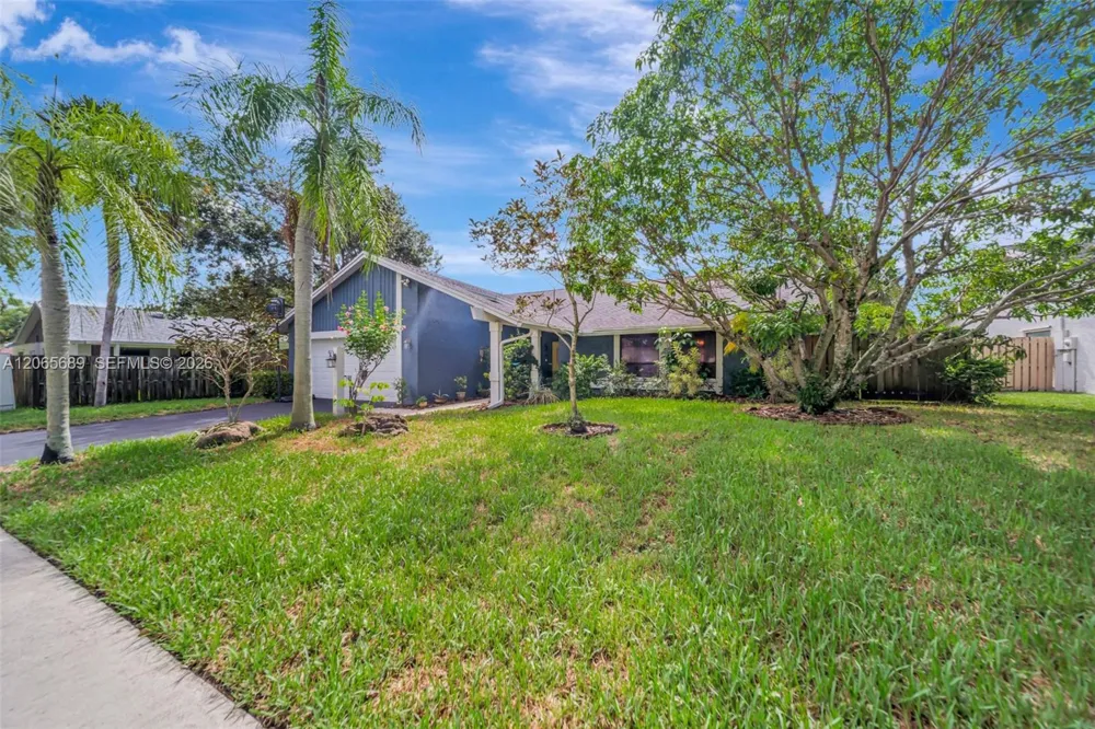 620 E Plantation Cir Plantation, FL 33324