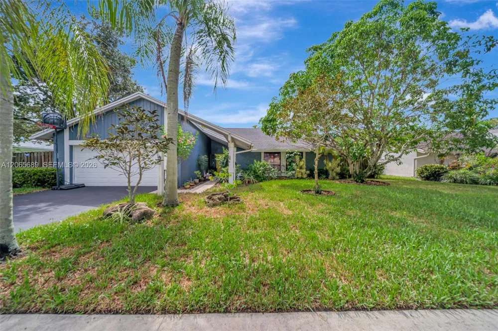 620 E Plantation Cir Plantation, FL 33324