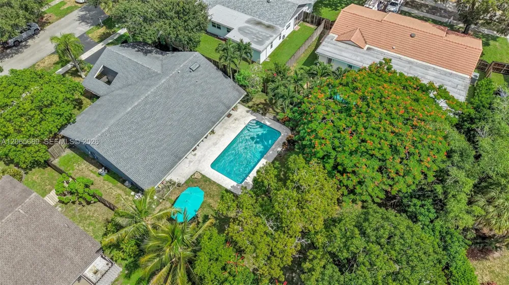 620 E Plantation Cir Plantation, FL 33324