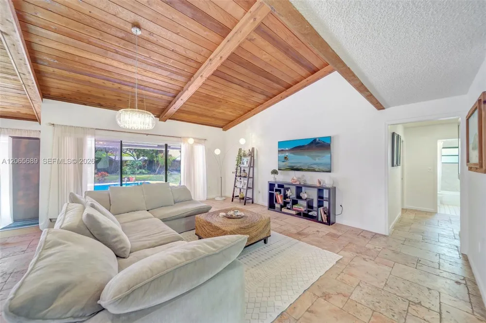 620 E Plantation Cir Plantation, FL 33324