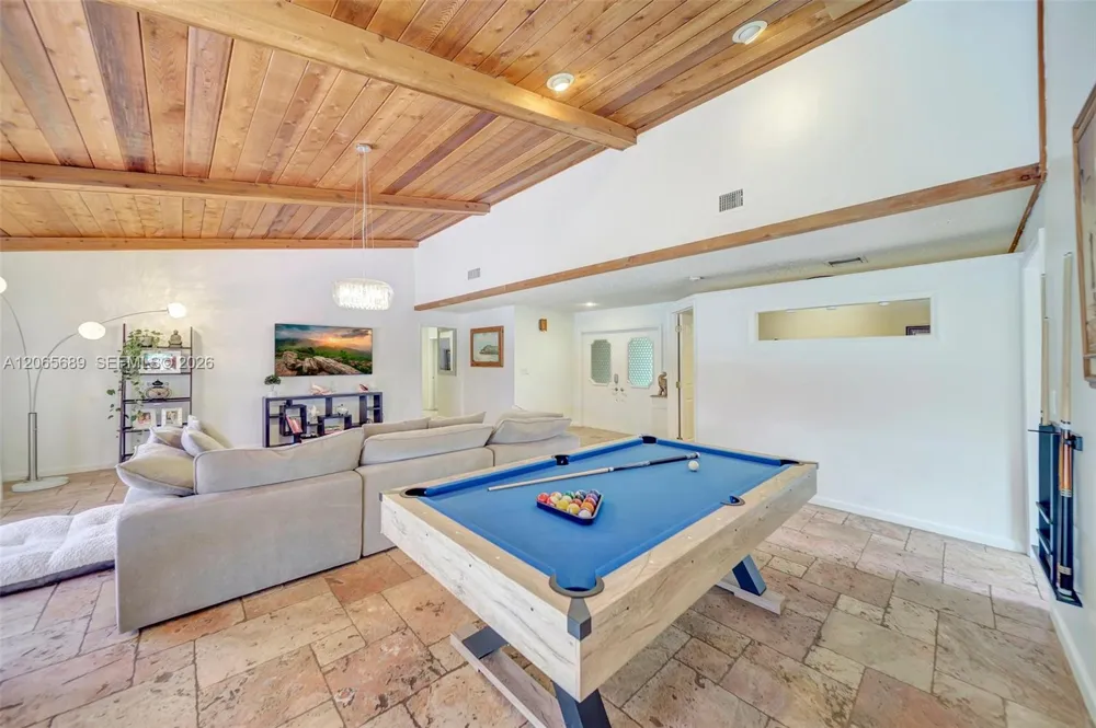 620 E Plantation Cir Plantation, FL 33324