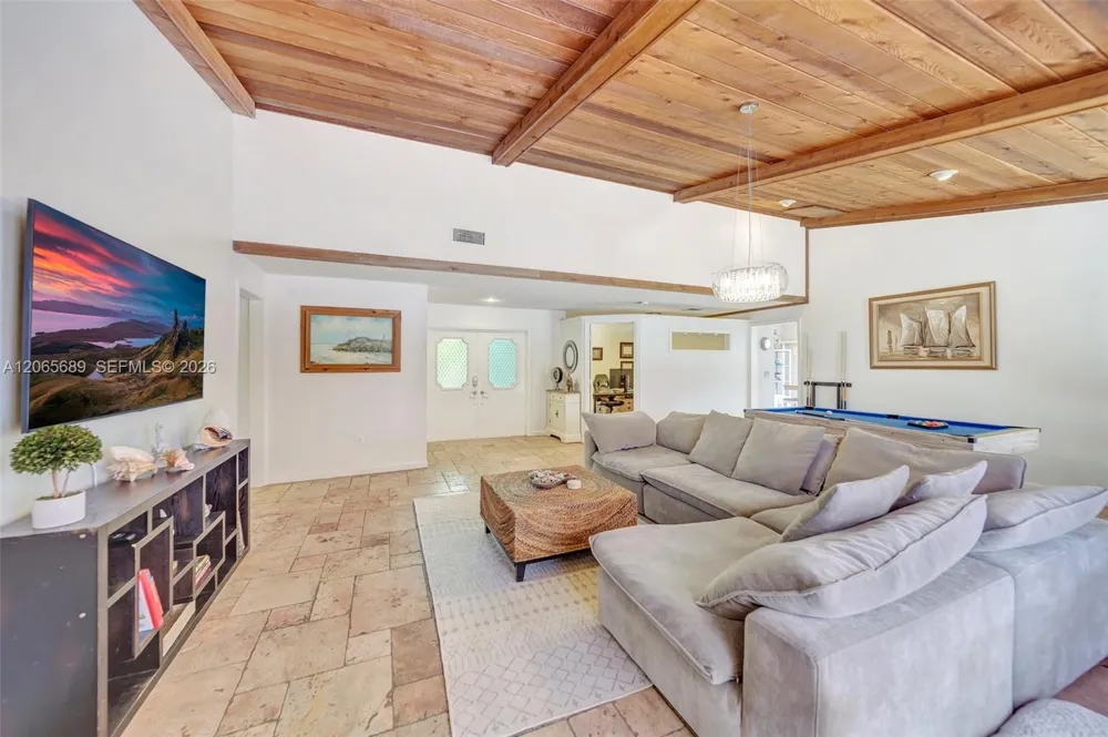 620 E Plantation Cir Plantation, FL 33324
