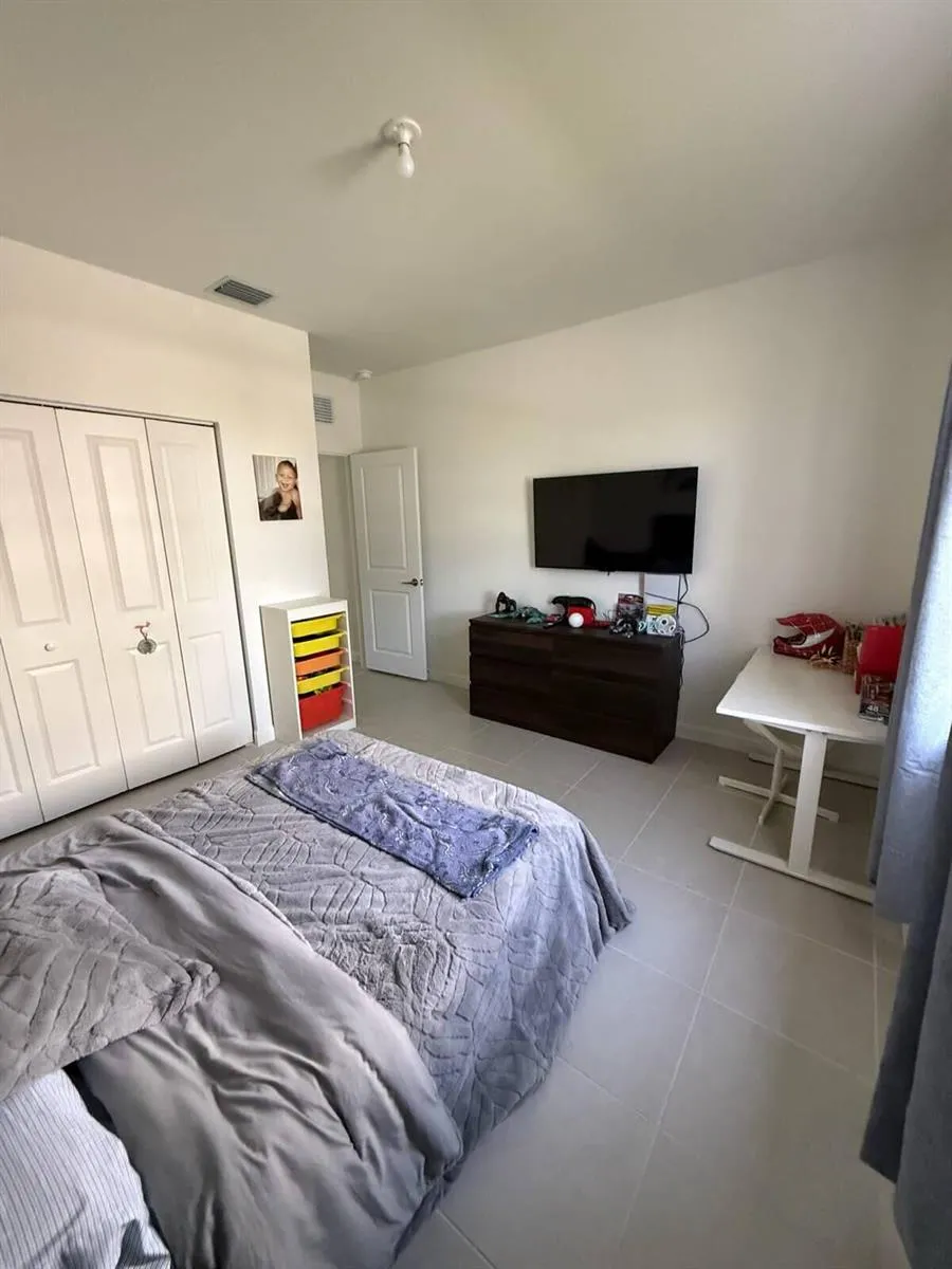 2402 SE 30th Street Homestead, FL 33033