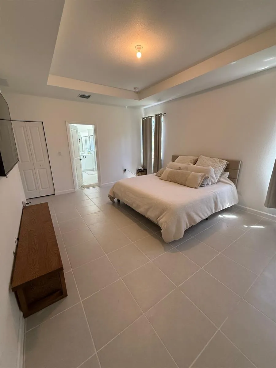 2402 SE 30th Street Homestead, FL 33033