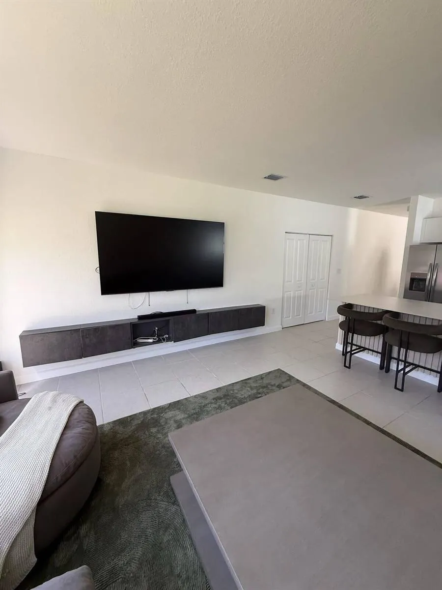 2402 SE 30th Street Homestead, FL 33033