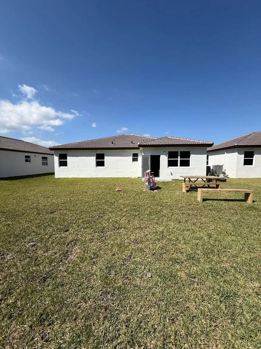 2402 SE 30th Street Homestead, FL 33033