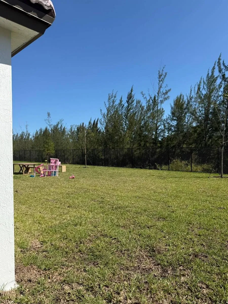 2402 SE 30th Street Homestead, FL 33033