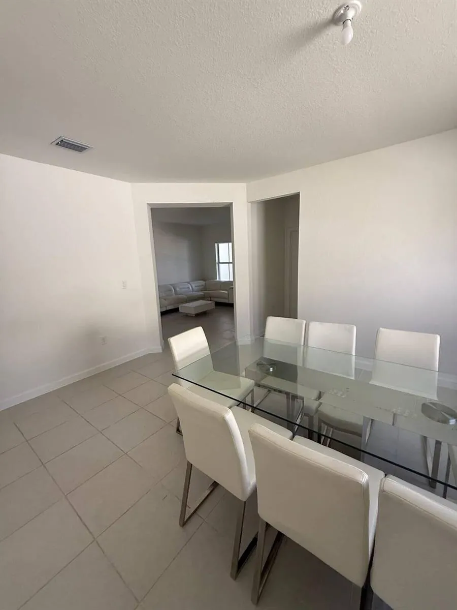 2402 SE 30th Street Homestead, FL 33033