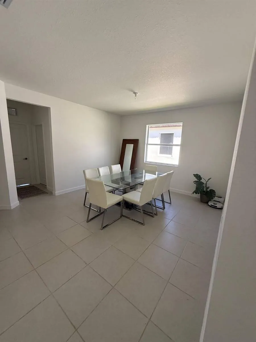 2402 SE 30th Street Homestead, FL 33033