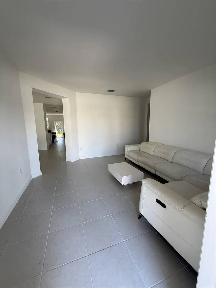 2402 SE 30th Street Homestead, FL 33033