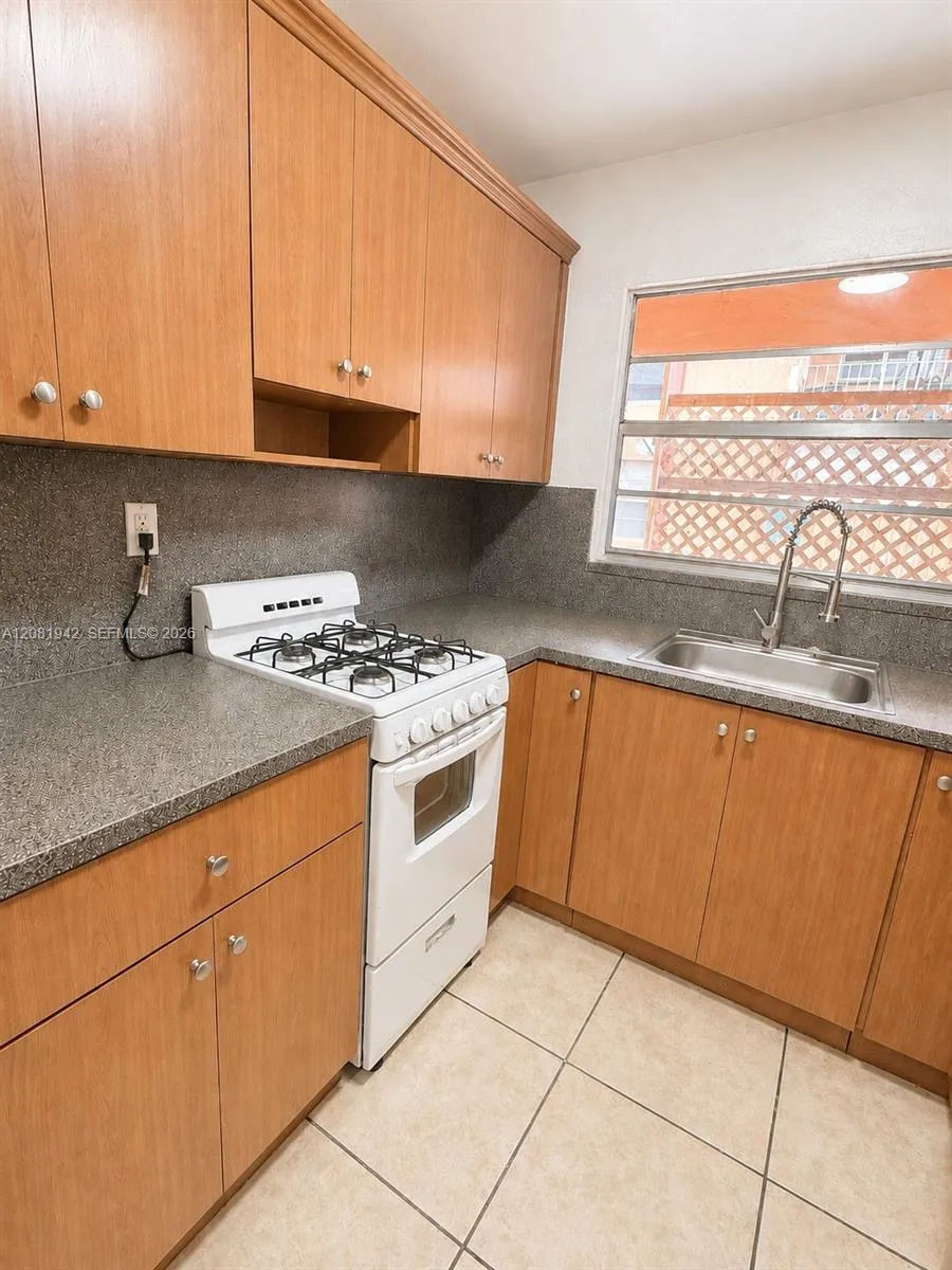 6850 W 14th Ct #B17 Hialeah, FL 33014