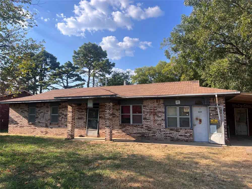 305 Bois D'Arc Avenue Kiowa, OK 74553