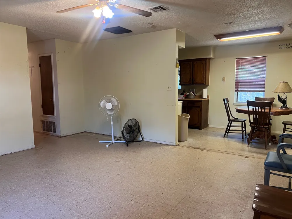 305 Bois D'Arc Avenue Kiowa, OK 74553