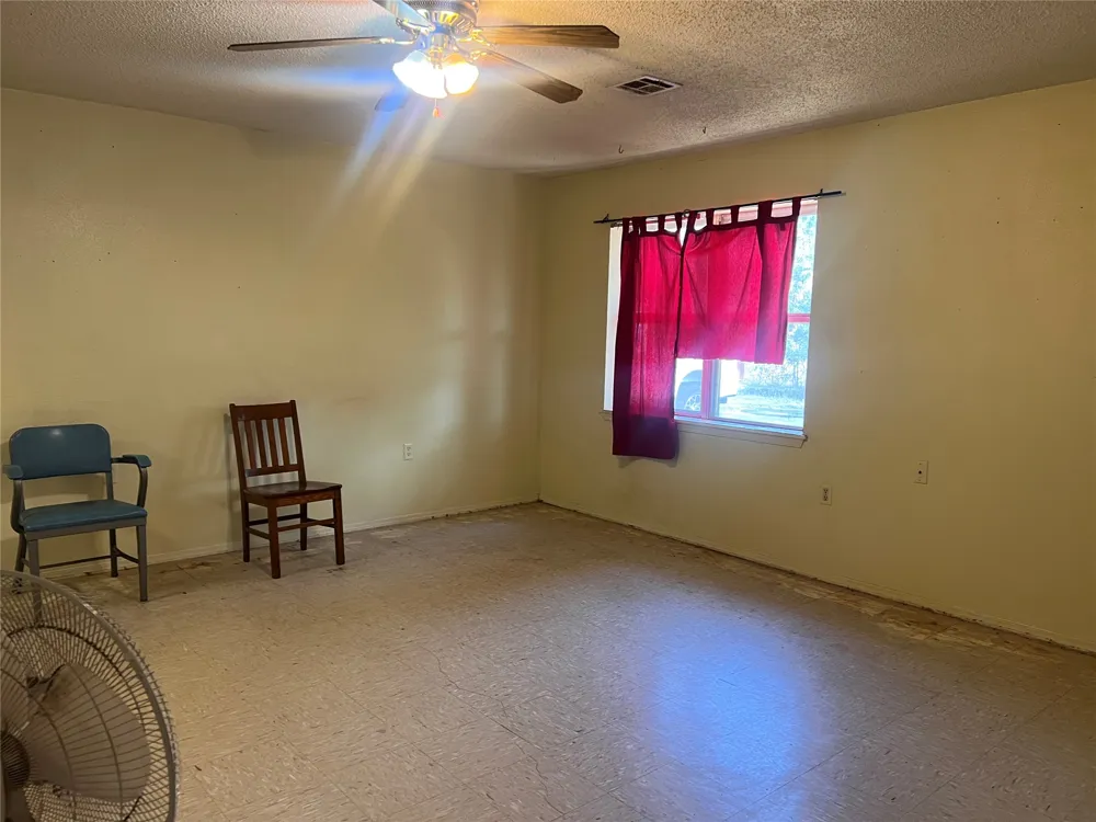 305 Bois D'Arc Avenue Kiowa, OK 74553
