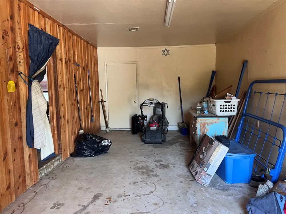 305 Bois D'Arc Avenue Kiowa, OK 74553