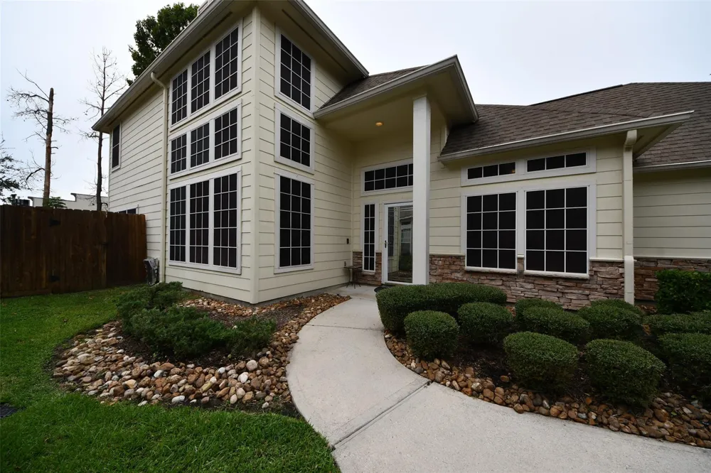 10207 Thornleaf Lane Houston, TX 77070