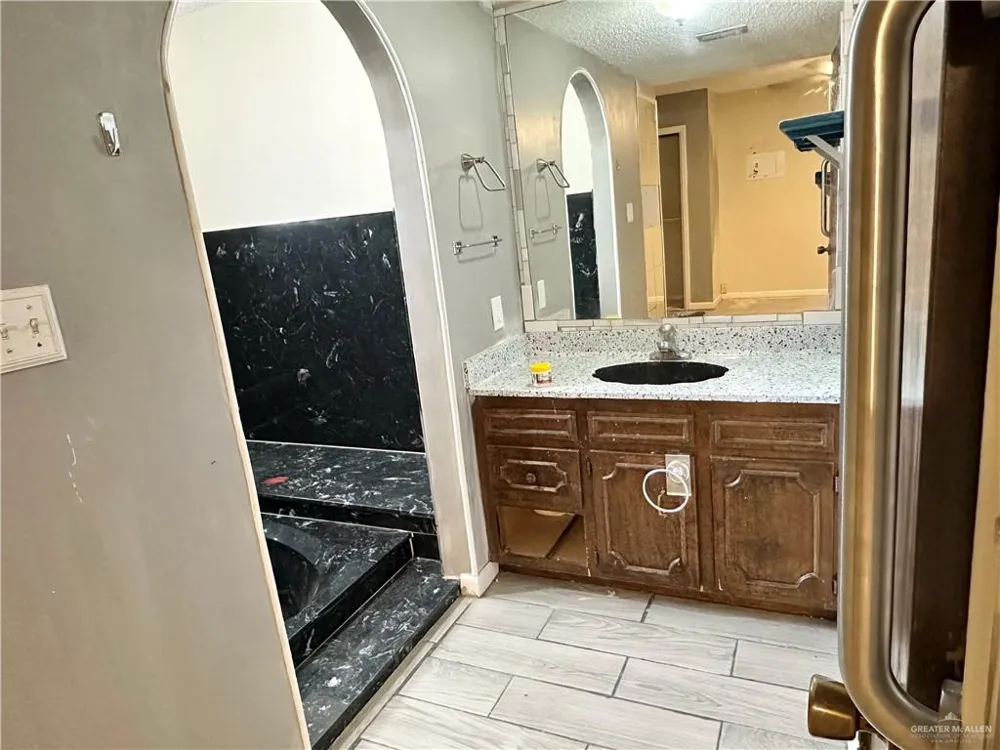 706 Clifford Drive Weslaco, TX 78596