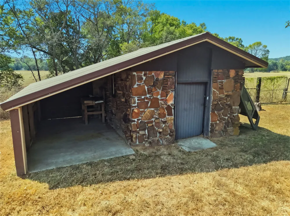 469833 E 740 ROAD Stilwell, OK 74960