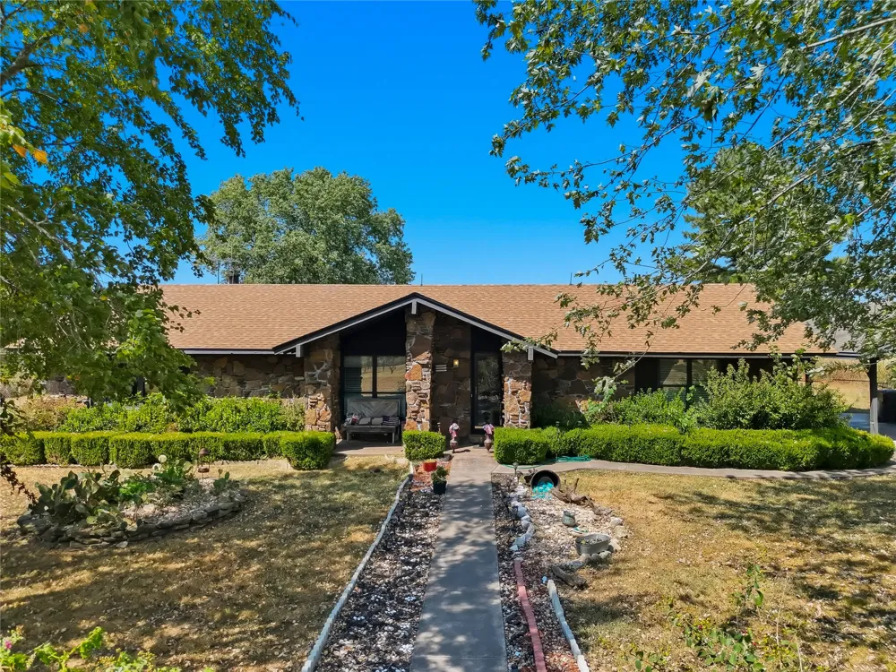 469833 E 740 ROAD Stilwell, OK 74960