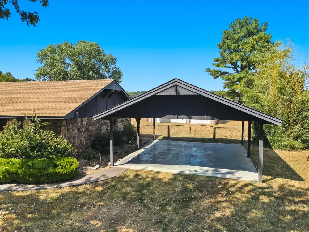 469833 E 740 ROAD Stilwell, OK 74960