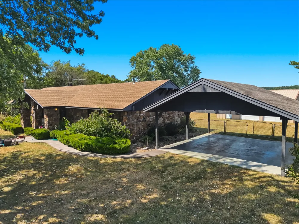 469833 E 740 ROAD Stilwell, OK 74960