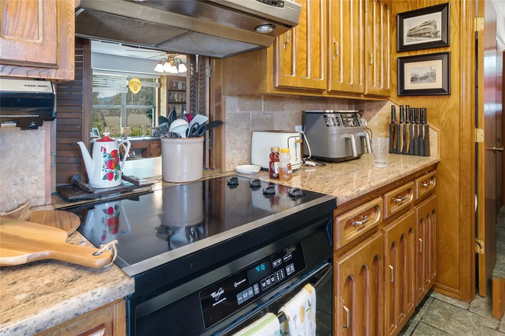 469833 E 740 ROAD Stilwell, OK 74960