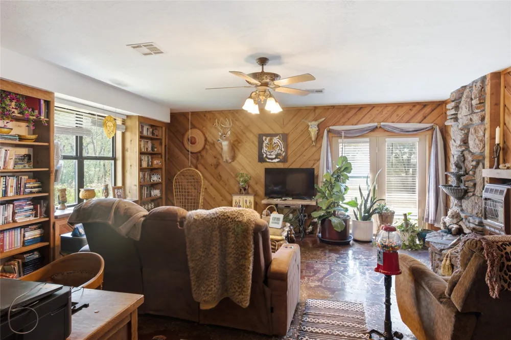 469833 E 740 ROAD Stilwell, OK 74960