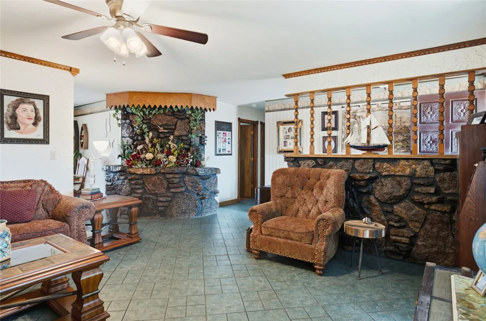 469833 E 740 ROAD Stilwell, OK 74960