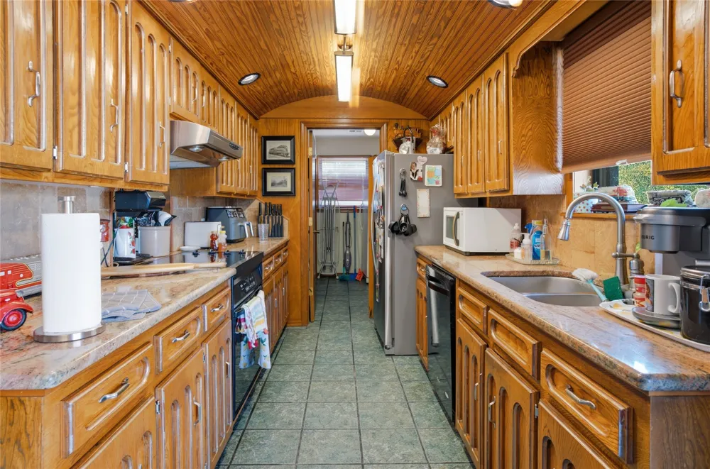 469833 E 740 ROAD Stilwell, OK 74960