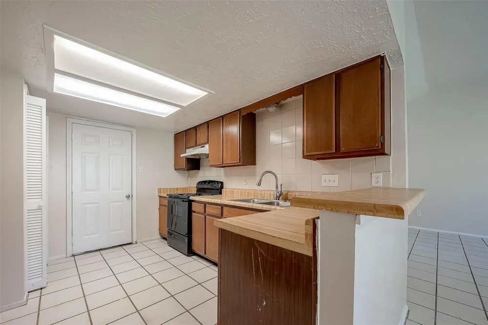 7615 Wovenwood Lane Houston, TX 77041