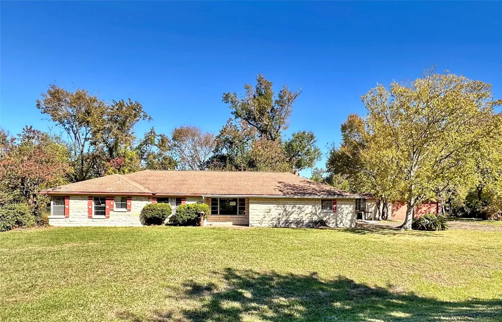 300 Holly Drive Baytown, TX 77520