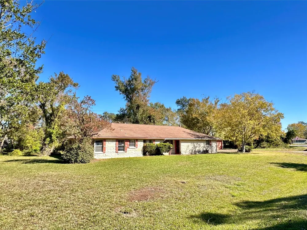 300 Holly Drive Baytown, TX 77520