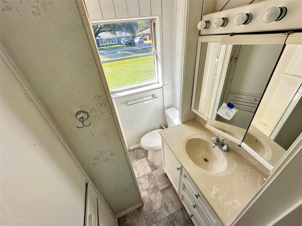 300 Holly Drive Baytown, TX 77520
