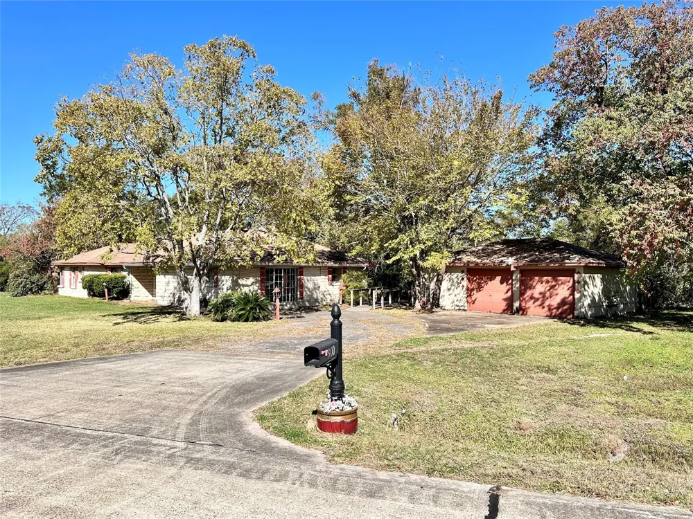 300 Holly Drive Baytown, TX 77520