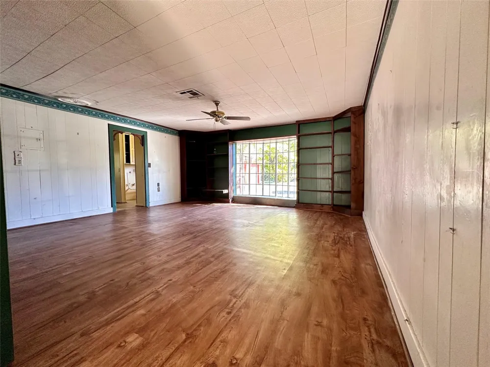 300 Holly Drive Baytown, TX 77520