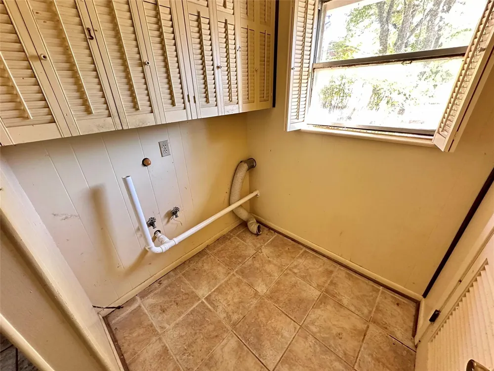 300 Holly Drive Baytown, TX 77520