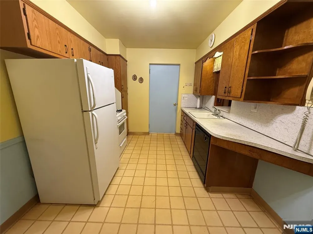 76 Linwood Avenue Midland Park, NJ 07432