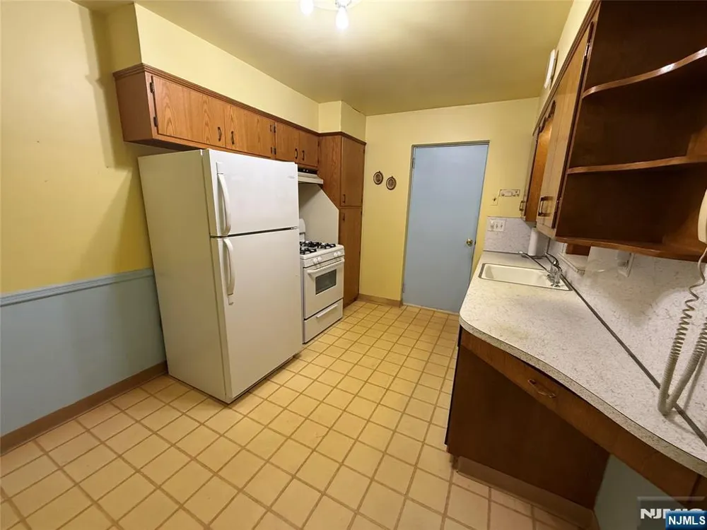 76 Linwood Avenue Midland Park, NJ 07432