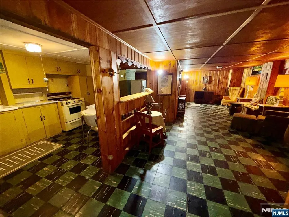 76 Linwood Avenue Midland Park, NJ 07432