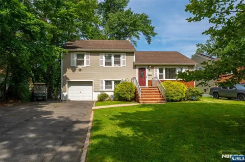 425 Adrianne Court