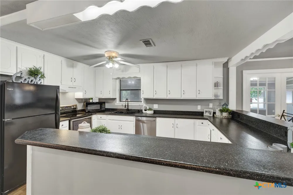 580 E Zipp Road New Braunfels, TX 78130