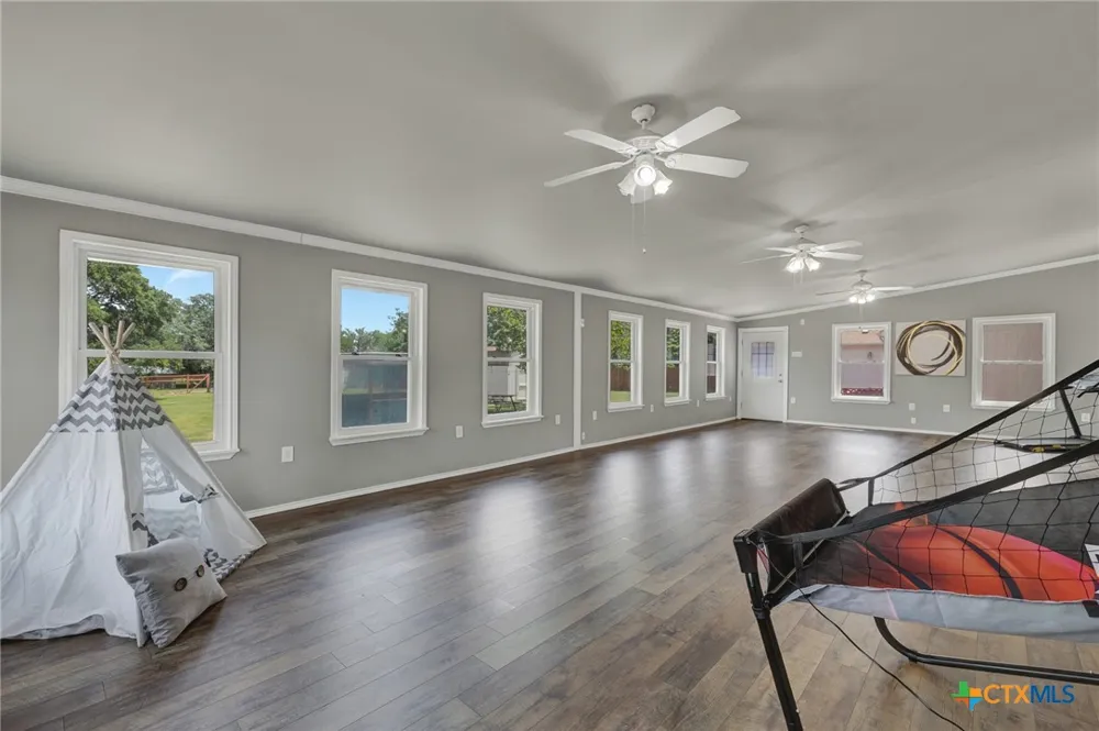 580 E Zipp Road New Braunfels, TX 78130